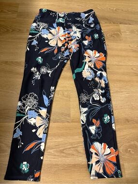 FREE with bundle (2+ items)
Maurice’s Floral Print Navy Leggings